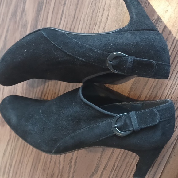 Stuart Weitzman black suede slip on bootie buckle 8 M - Picture 7 of 10